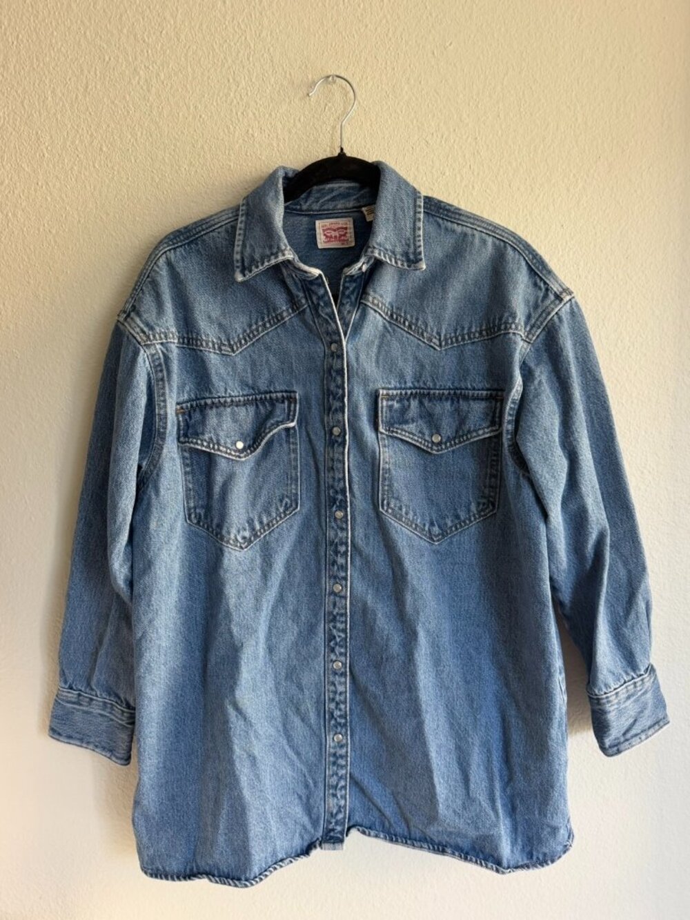Levi’s Vintage Oversized Western Denim Shirt Jacket (Pearl Snap) Size S
